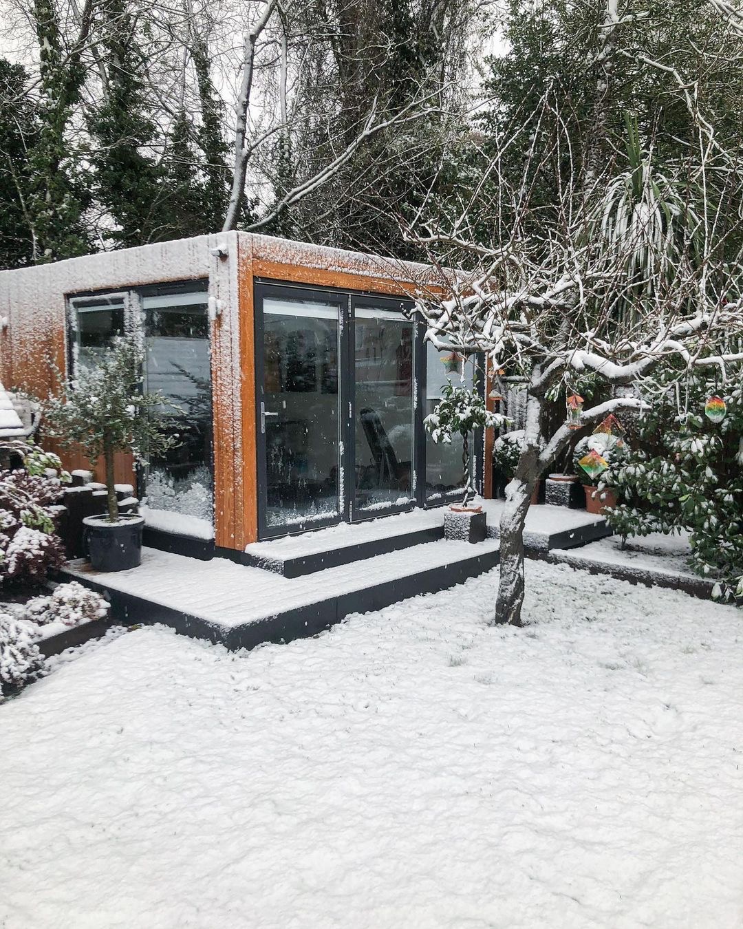 Garden office in the snow